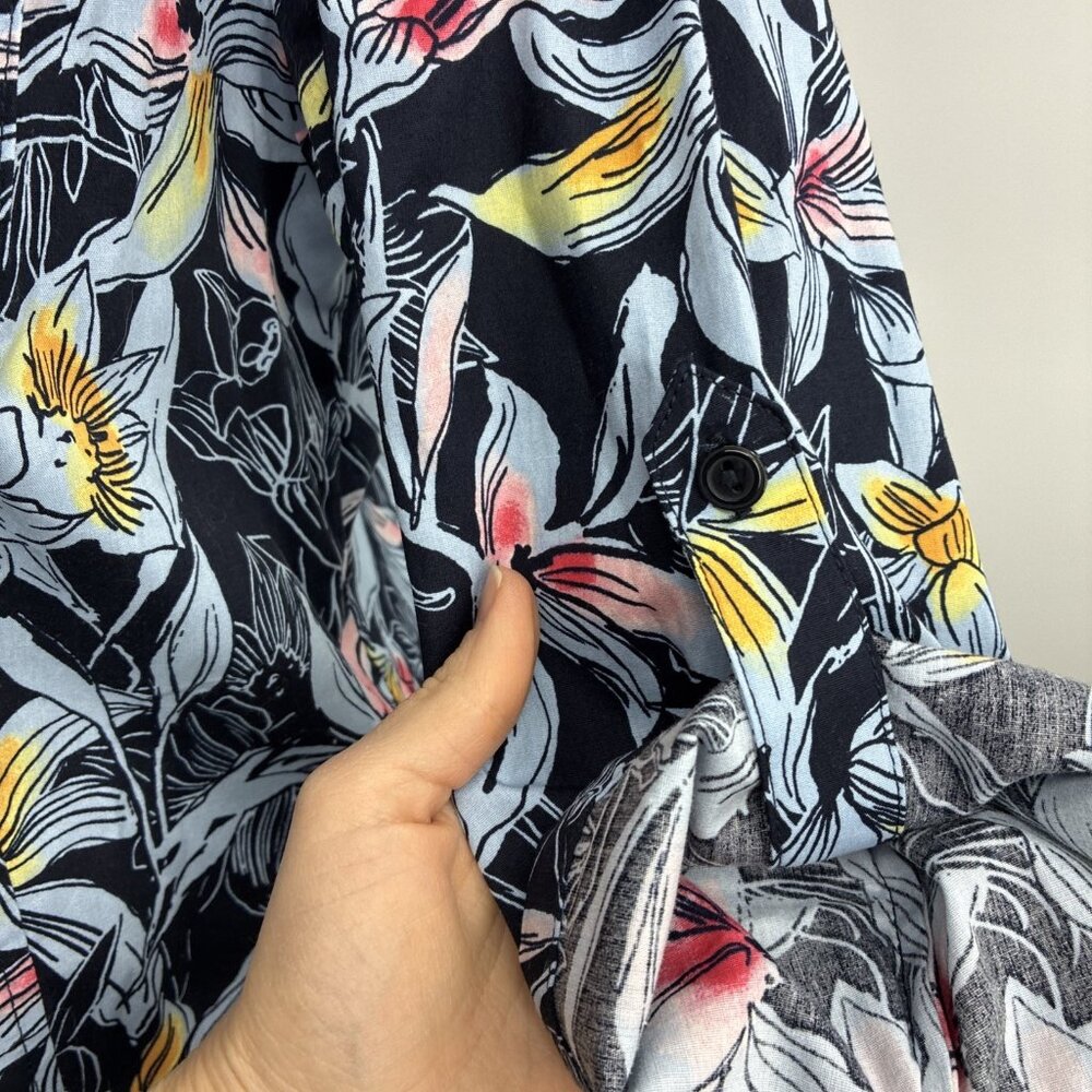 Christopher & Banks Womens Button Up Floral Shirt Roll Tab Sleeves Size M - Picture 3 of 7